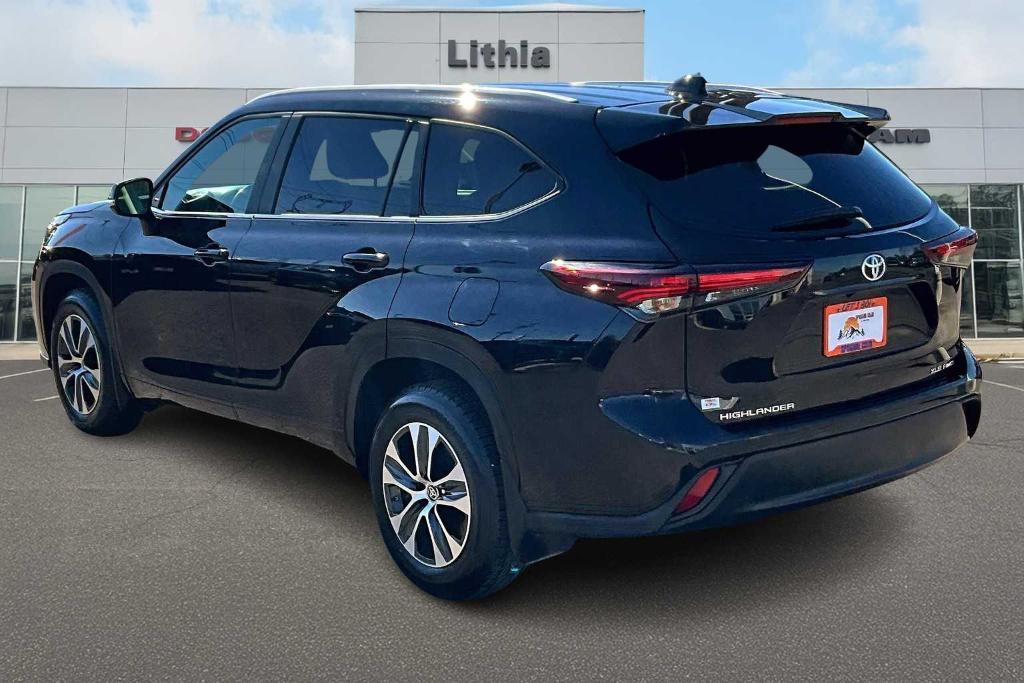 used 2024 Toyota Highlander car, priced at $39,900