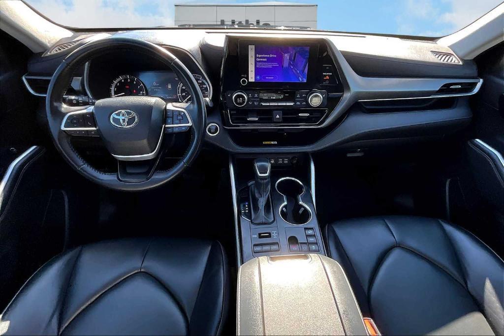 used 2024 Toyota Highlander car, priced at $39,900