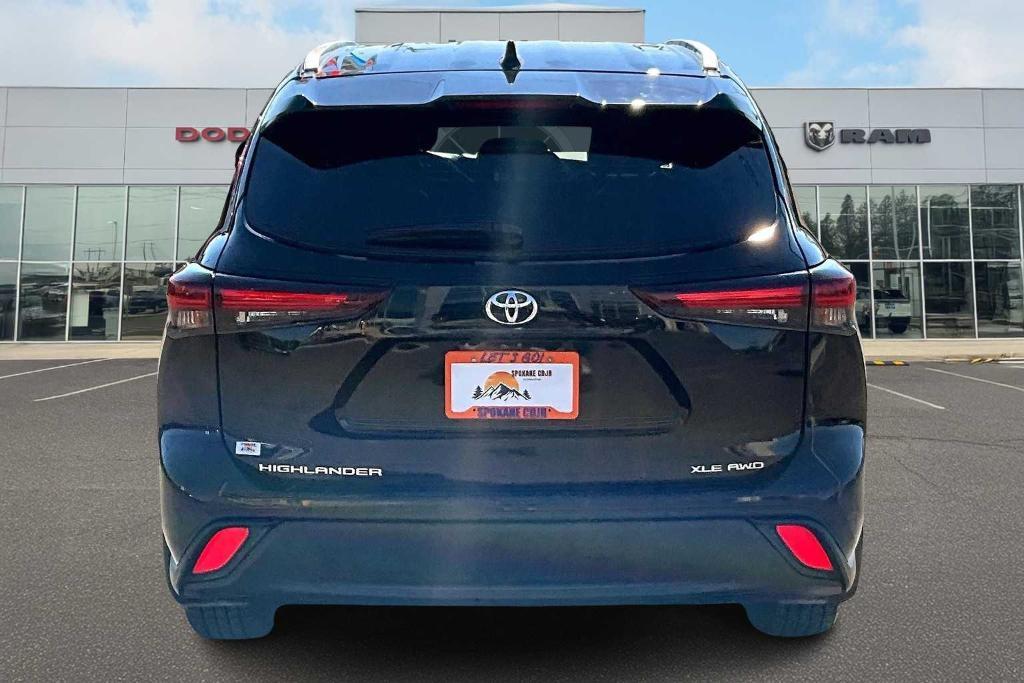 used 2024 Toyota Highlander car, priced at $39,900