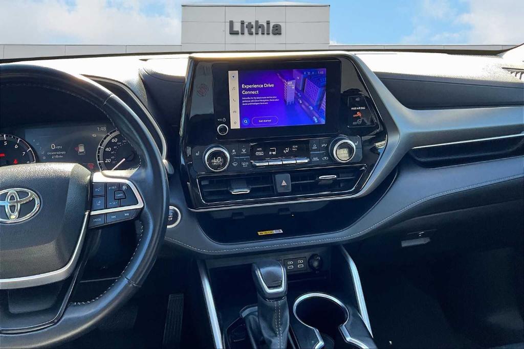 used 2024 Toyota Highlander car, priced at $39,900