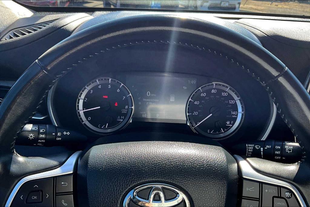 used 2024 Toyota Highlander car, priced at $39,900