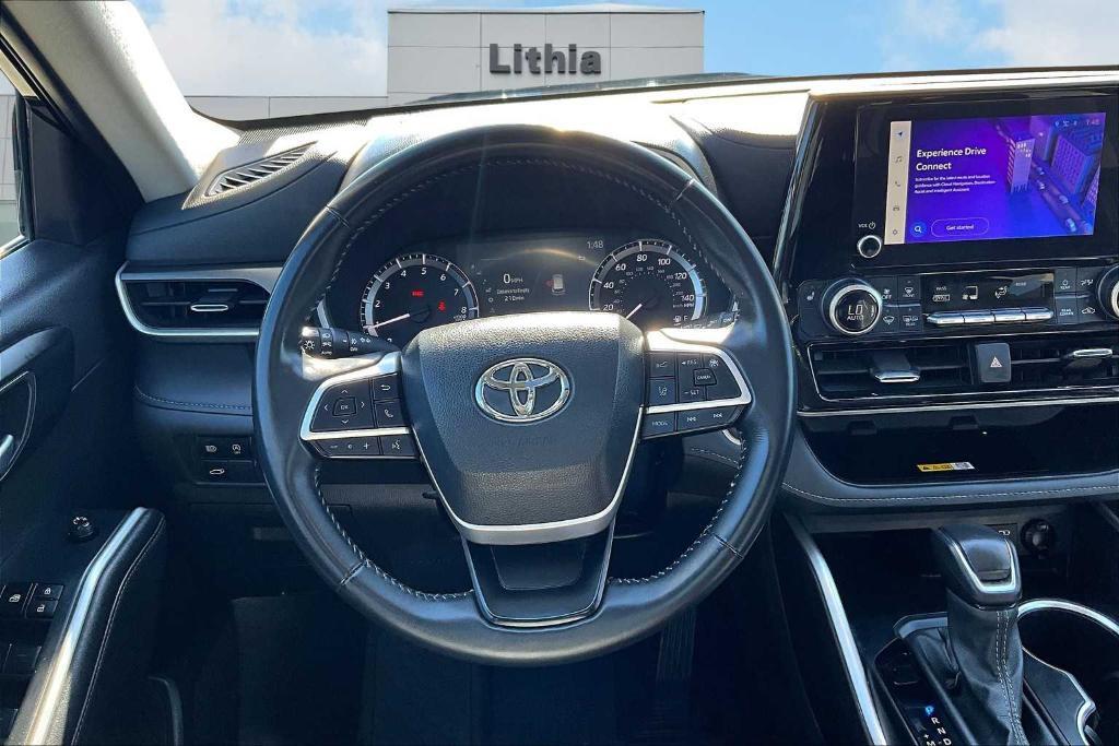 used 2024 Toyota Highlander car, priced at $39,900