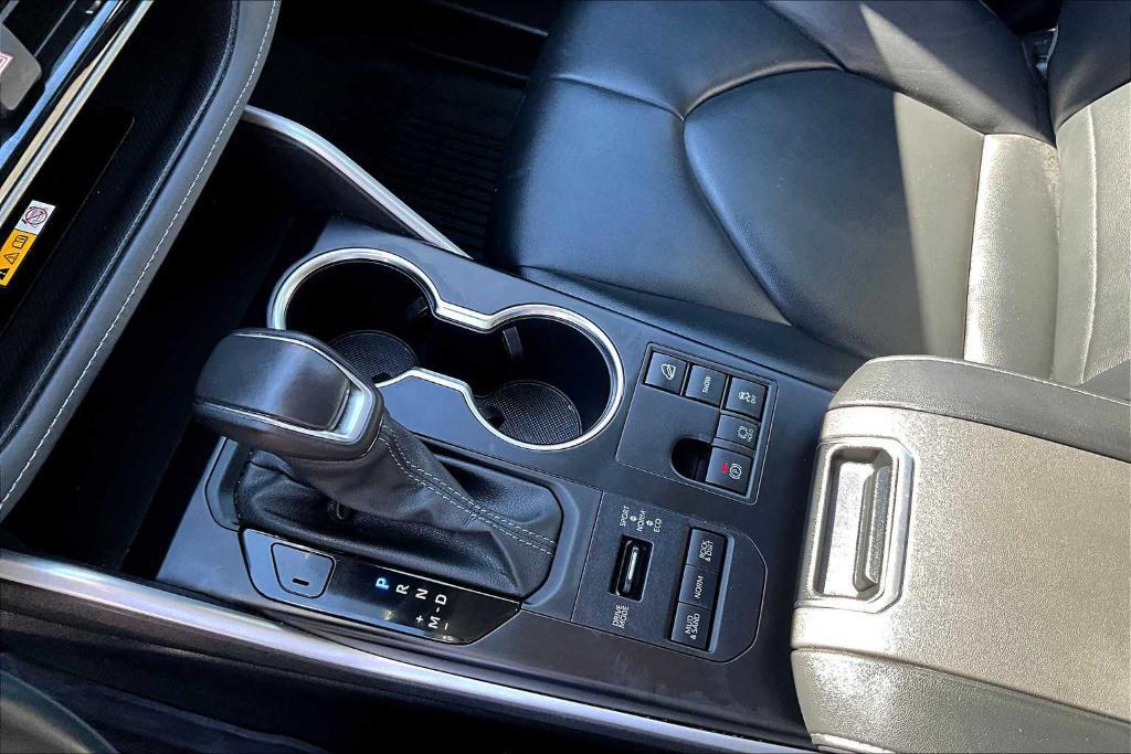 used 2024 Toyota Highlander car, priced at $39,900