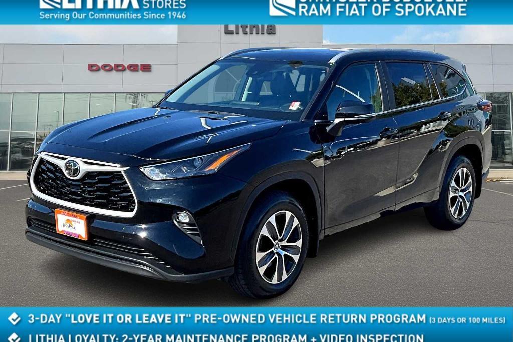 used 2024 Toyota Highlander car, priced at $39,900