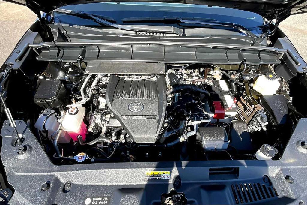 used 2024 Toyota Highlander car, priced at $39,900