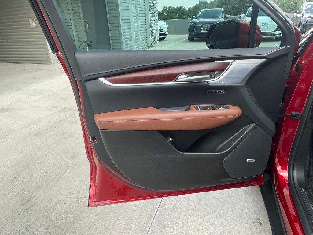 used 2024 Cadillac XT5 car, priced at $43,293