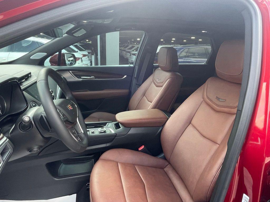 used 2024 Cadillac XT5 car, priced at $43,293