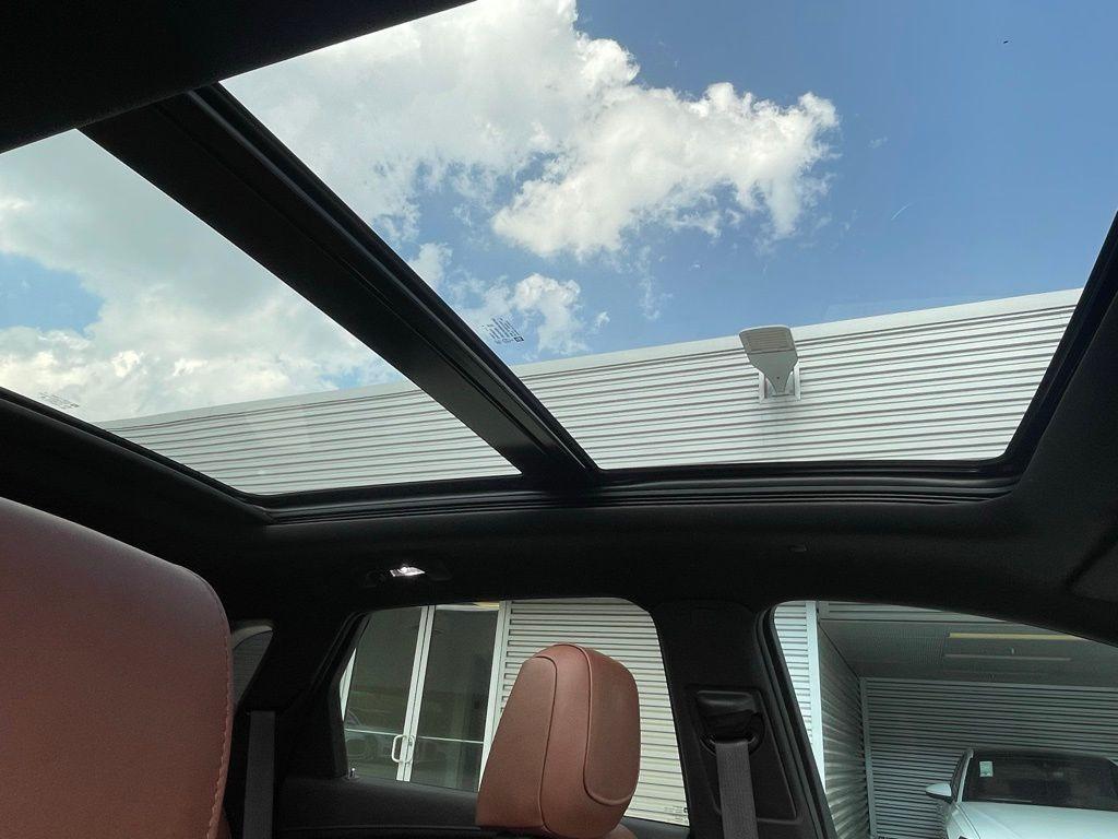 used 2024 Cadillac XT5 car, priced at $43,293