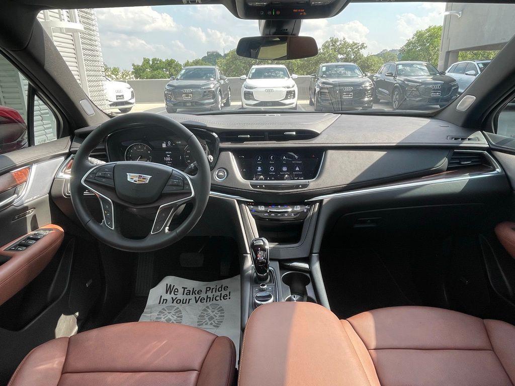 used 2024 Cadillac XT5 car, priced at $43,293