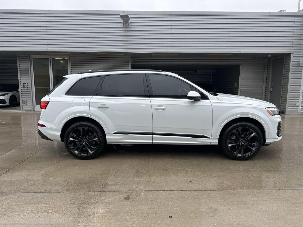 new 2025 Audi Q7 car, priced at $66,634
