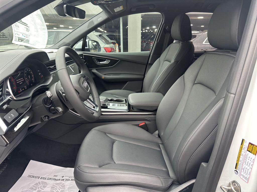 new 2025 Audi Q7 car, priced at $66,634