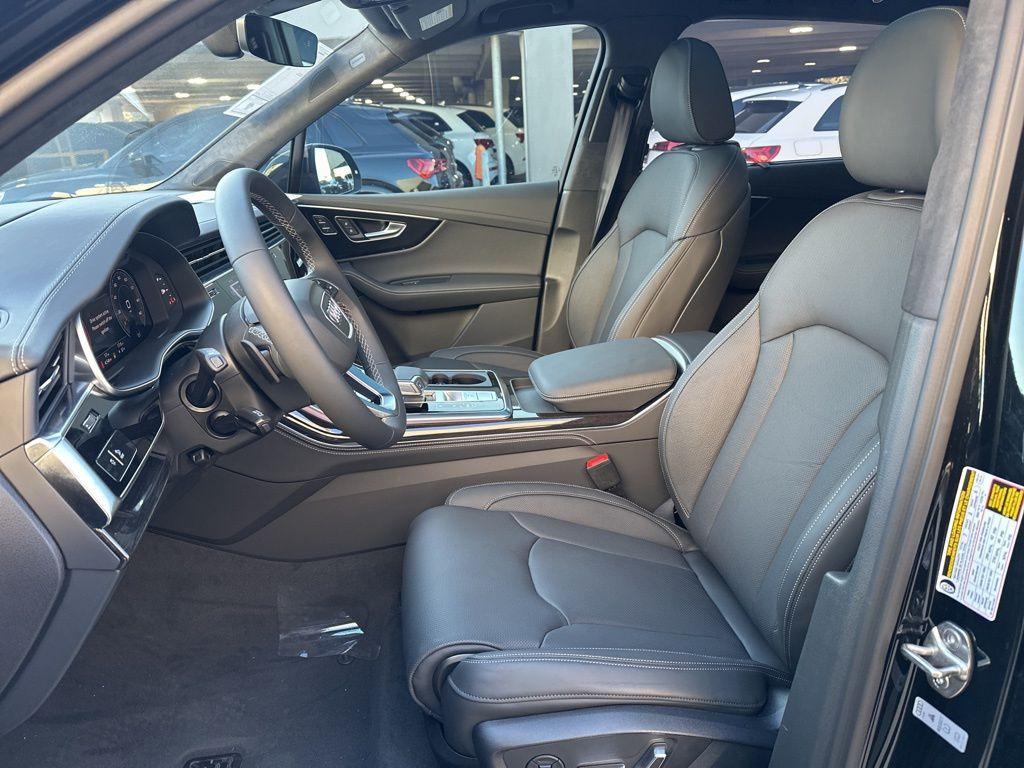 new 2025 Audi Q7 car, priced at $76,441