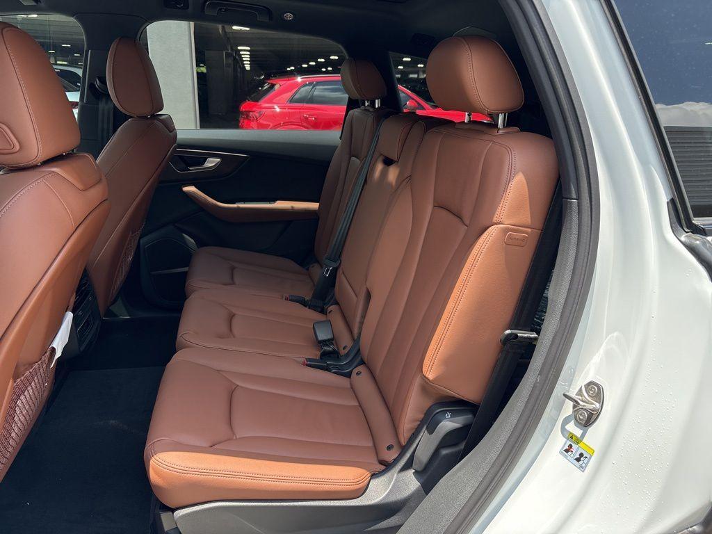 new 2025 Audi Q7 car, priced at $61,141