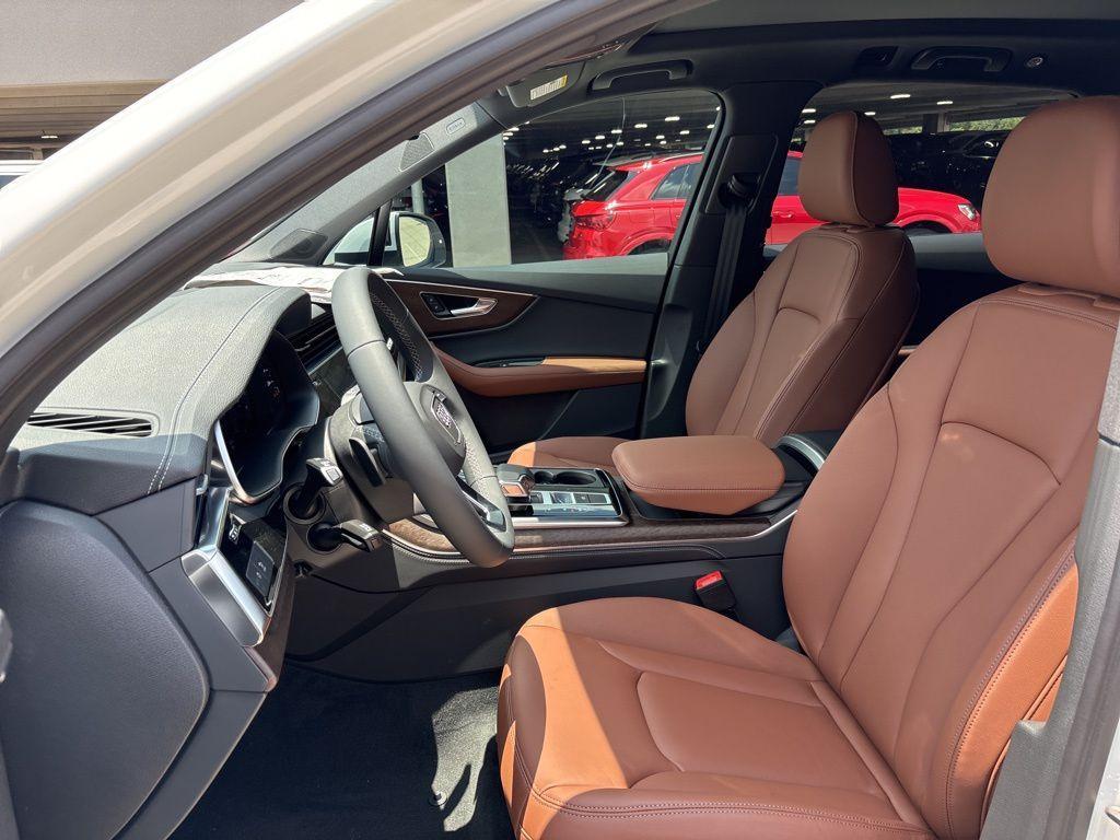 new 2025 Audi Q7 car, priced at $61,141