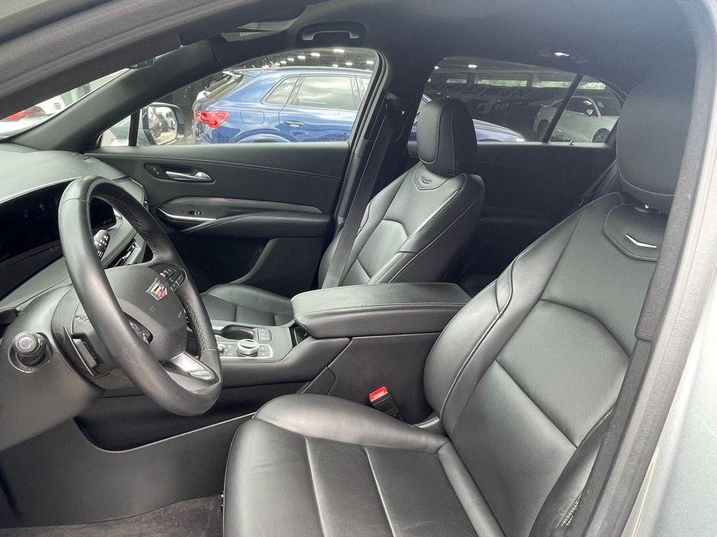 used 2024 Cadillac XT4 car, priced at $35,991
