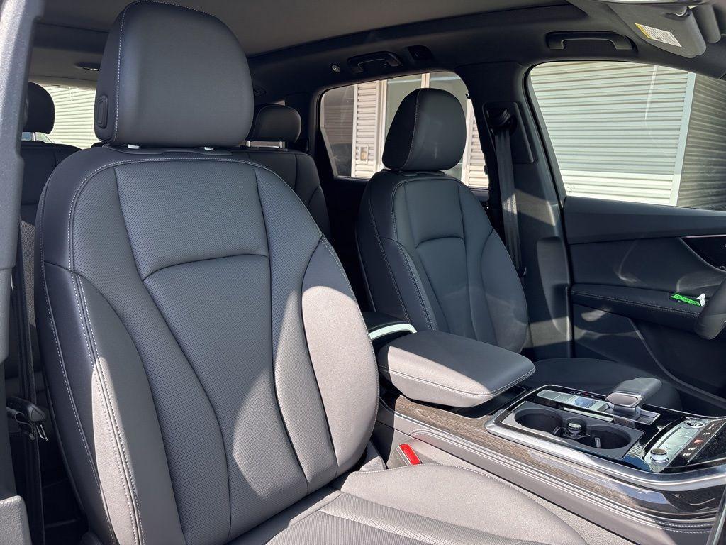 new 2025 Audi Q7 car, priced at $65,367