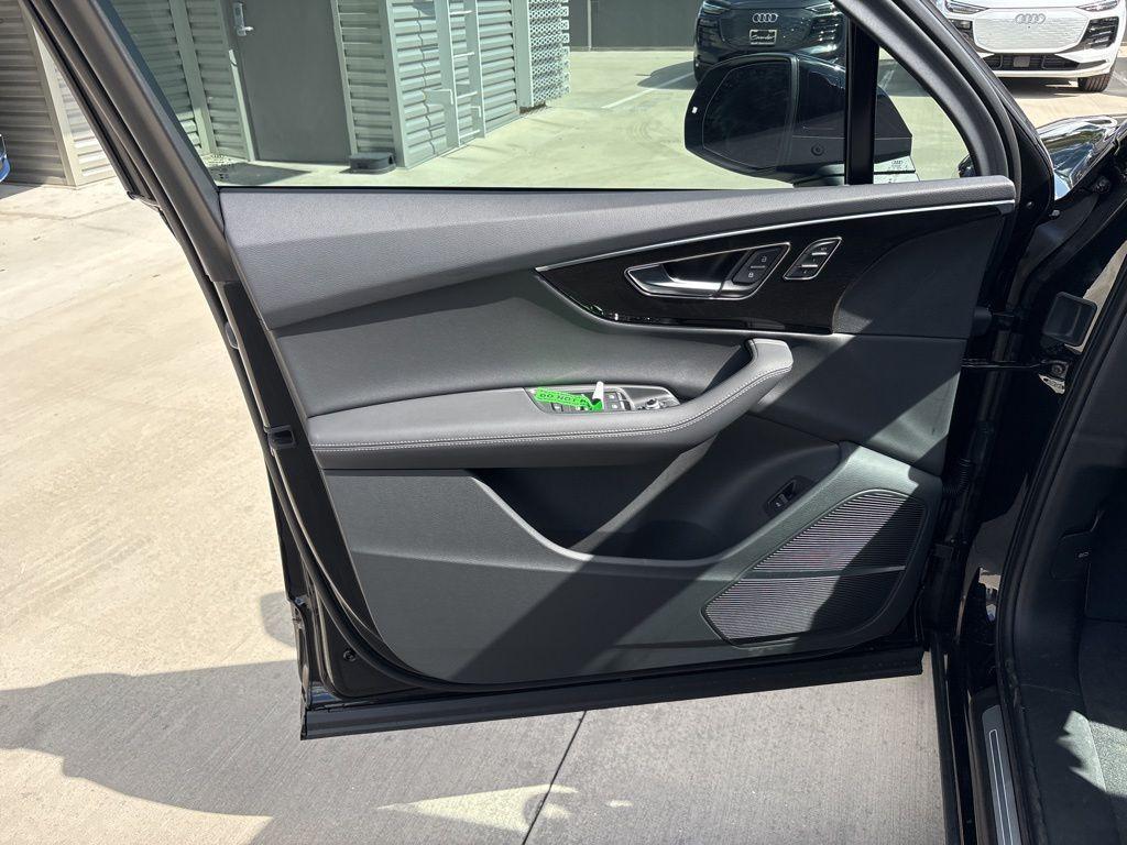 new 2025 Audi Q7 car, priced at $65,367