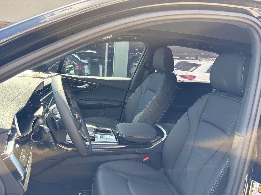 new 2025 Audi Q7 car, priced at $65,367