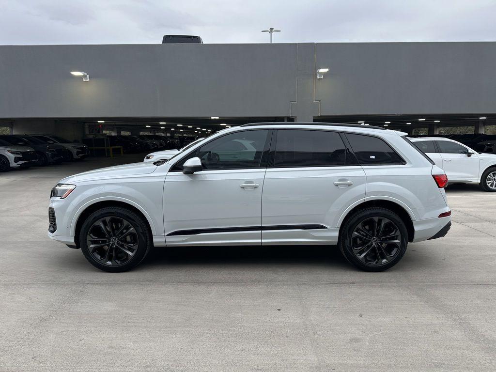 new 2025 Audi Q7 car, priced at $66,718