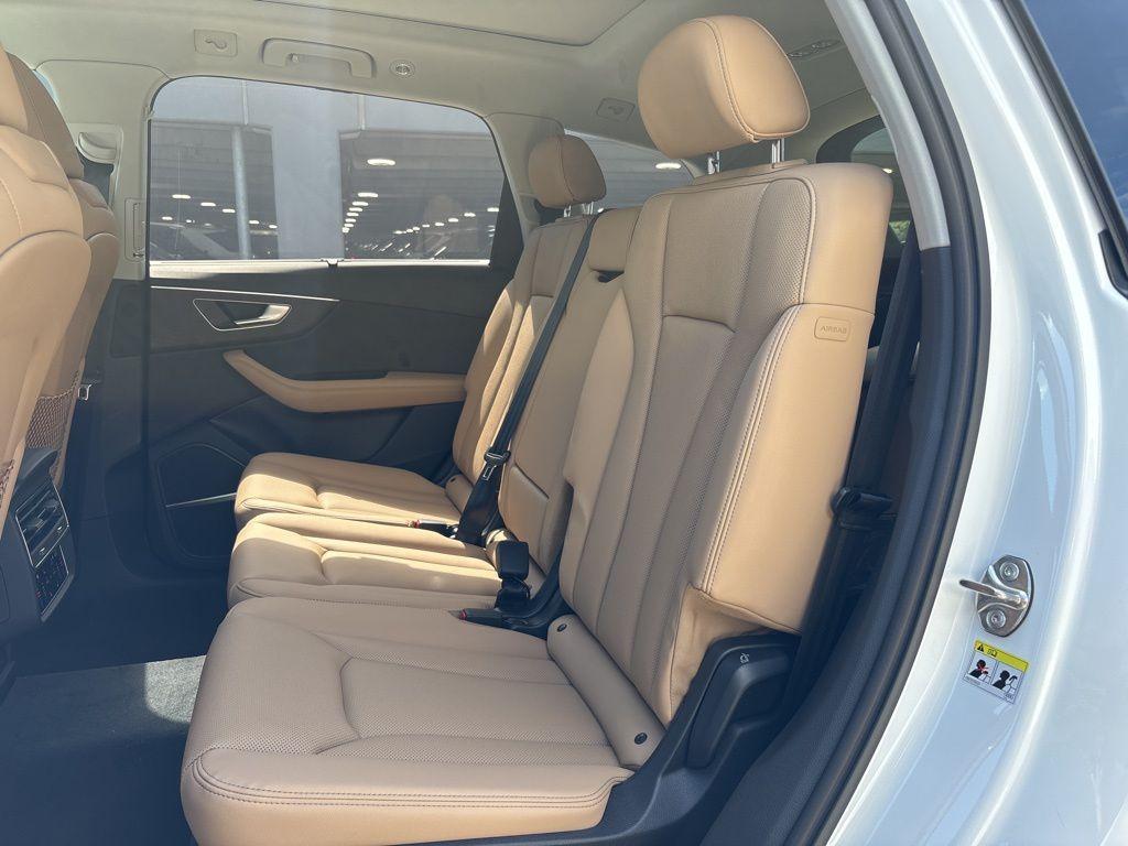 new 2025 Audi Q7 car, priced at $64,910