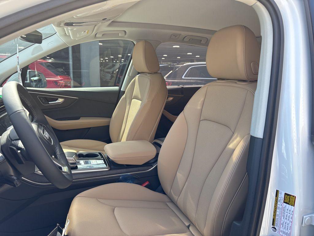 new 2025 Audi Q7 car, priced at $64,910