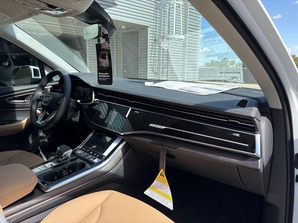 new 2025 Audi Q7 car, priced at $64,910