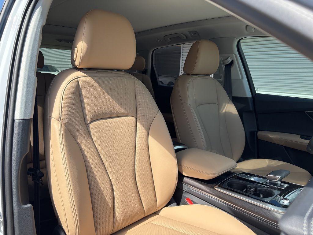 new 2025 Audi Q7 car, priced at $64,910