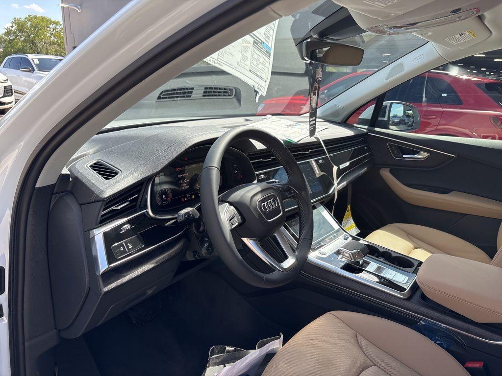 new 2025 Audi Q7 car, priced at $64,910