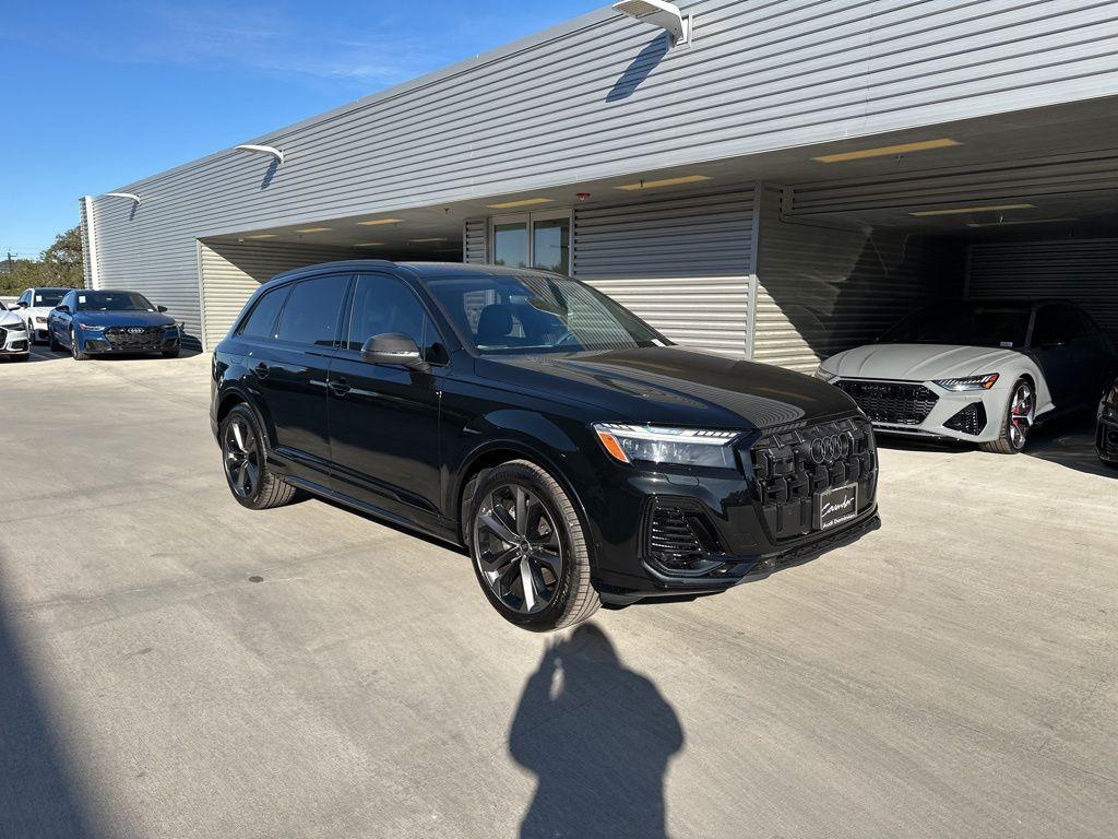 new 2025 Audi Q7 car, priced at $77,830