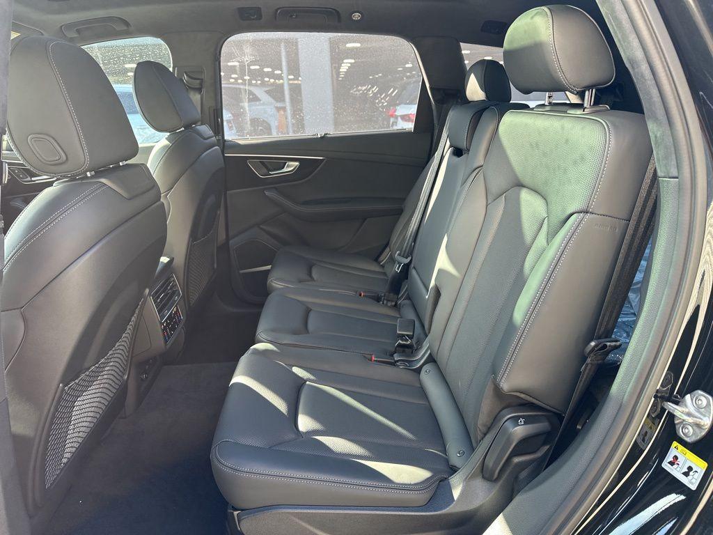 new 2025 Audi Q7 car, priced at $77,830