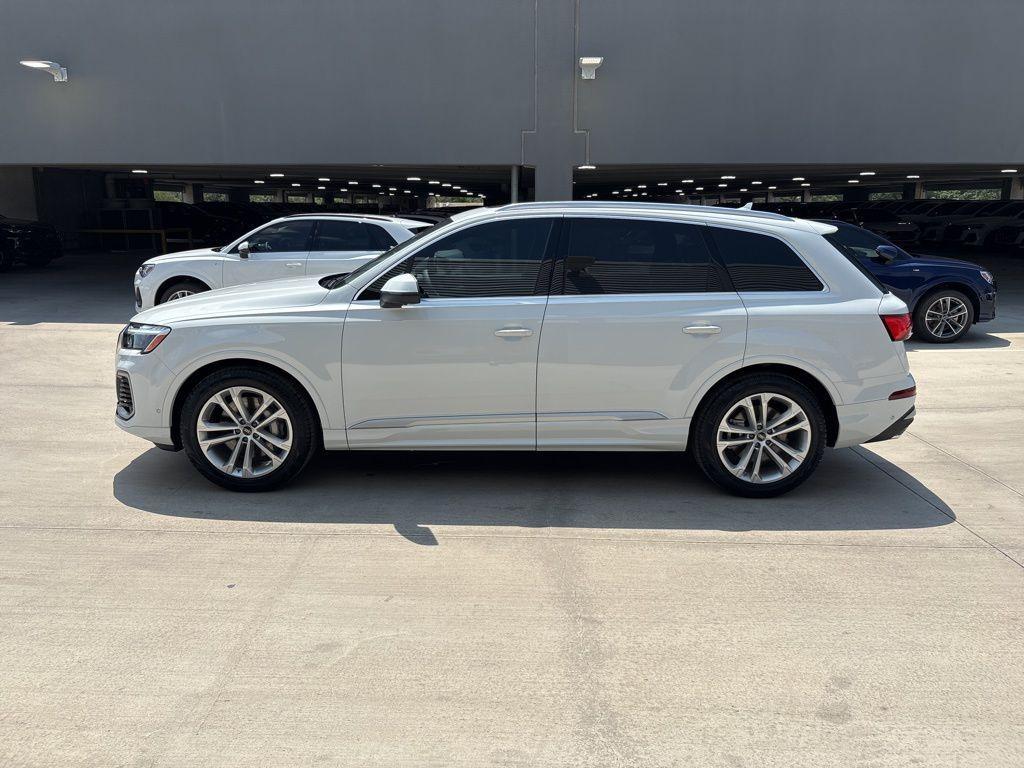new 2025 Audi Q7 car, priced at $63,706