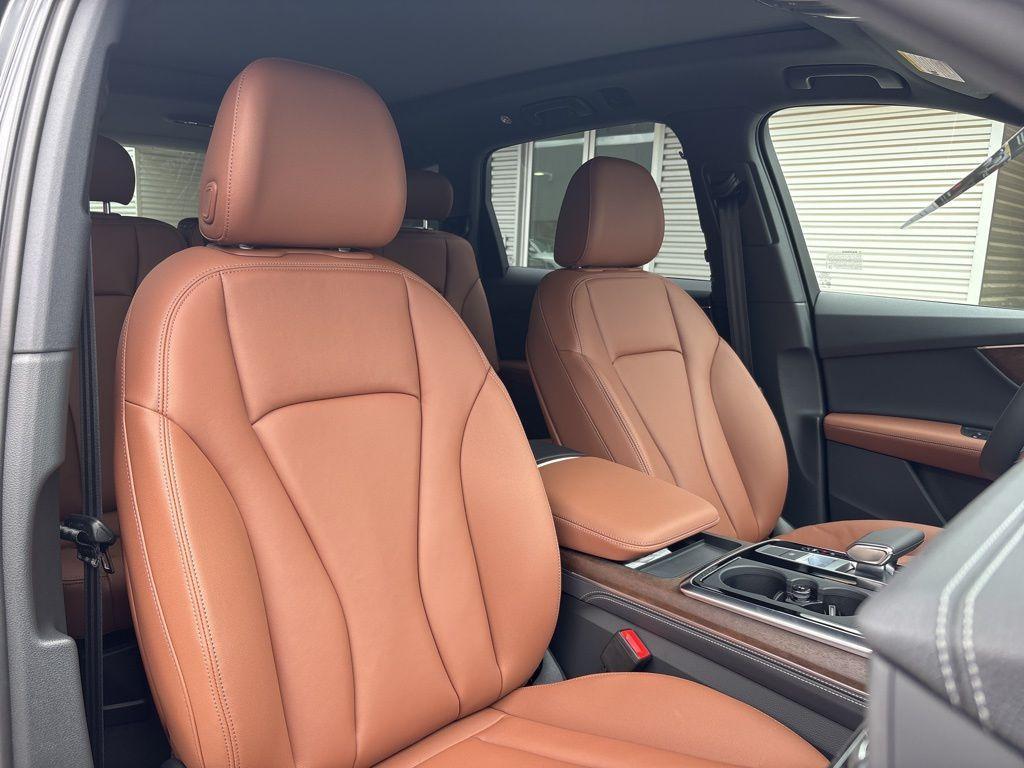 new 2025 Audi Q7 car, priced at $63,405