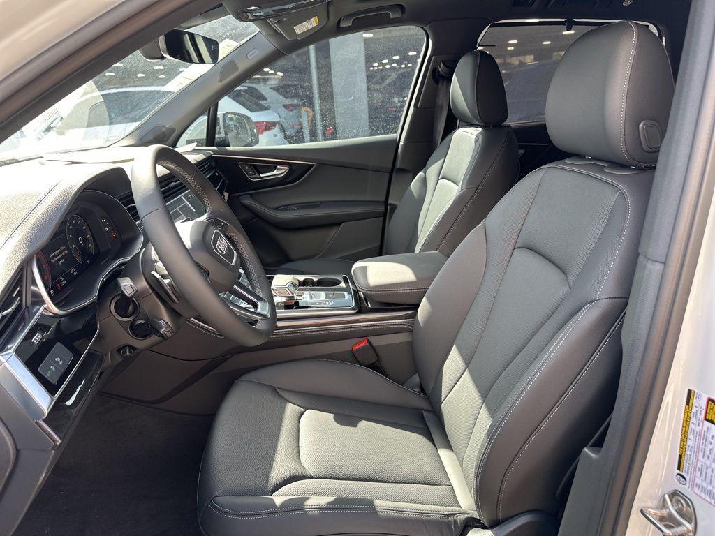 new 2025 Audi Q7 car, priced at $66,718