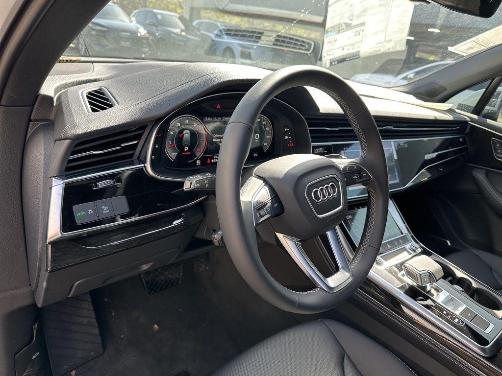 new 2025 Audi Q7 car, priced at $66,718