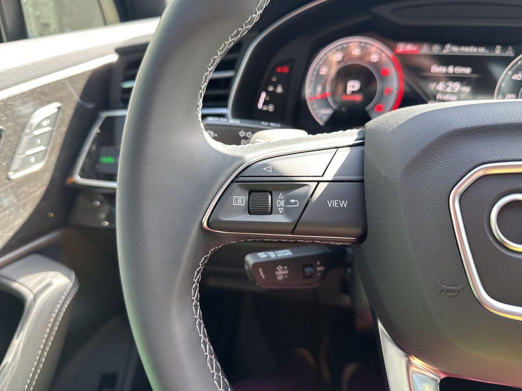 new 2025 Audi Q7 car, priced at $66,718