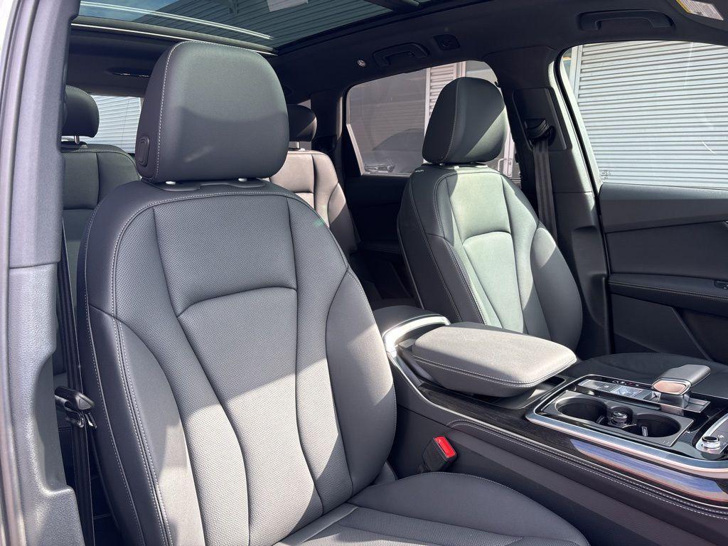 used 2025 Audi Q7 car, priced at $59,991