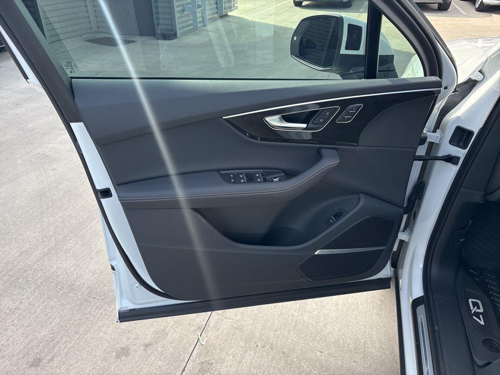 used 2025 Audi Q7 car, priced at $59,991