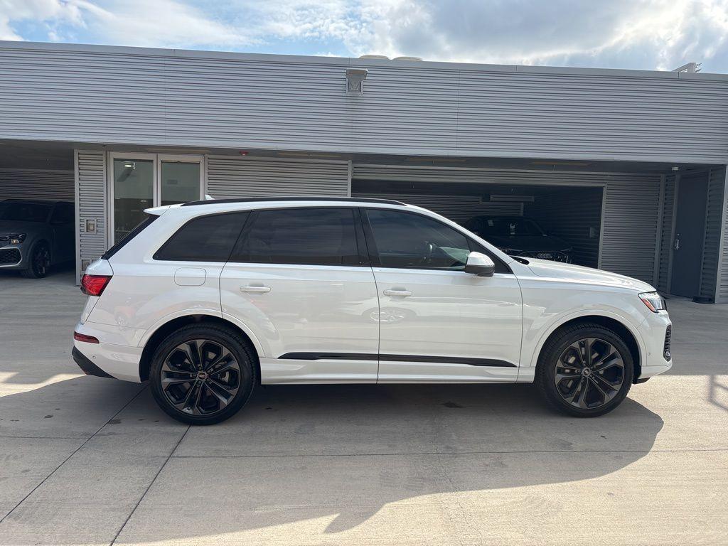 used 2025 Audi Q7 car, priced at $59,991