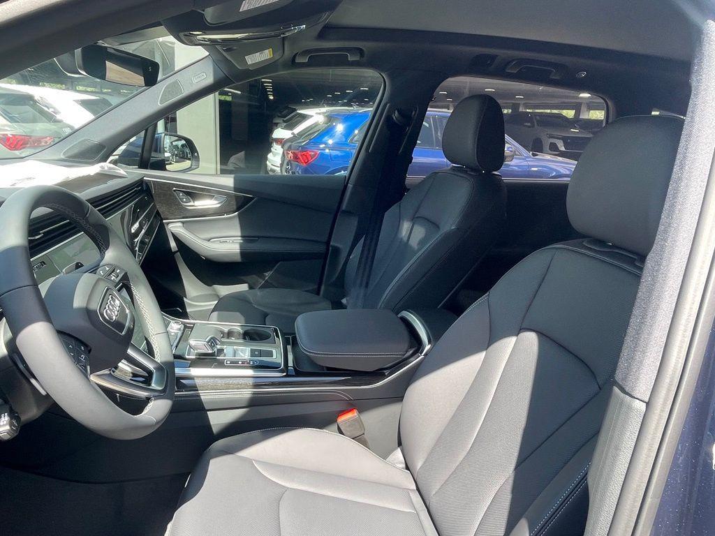 new 2025 Audi Q7 car, priced at $66,769