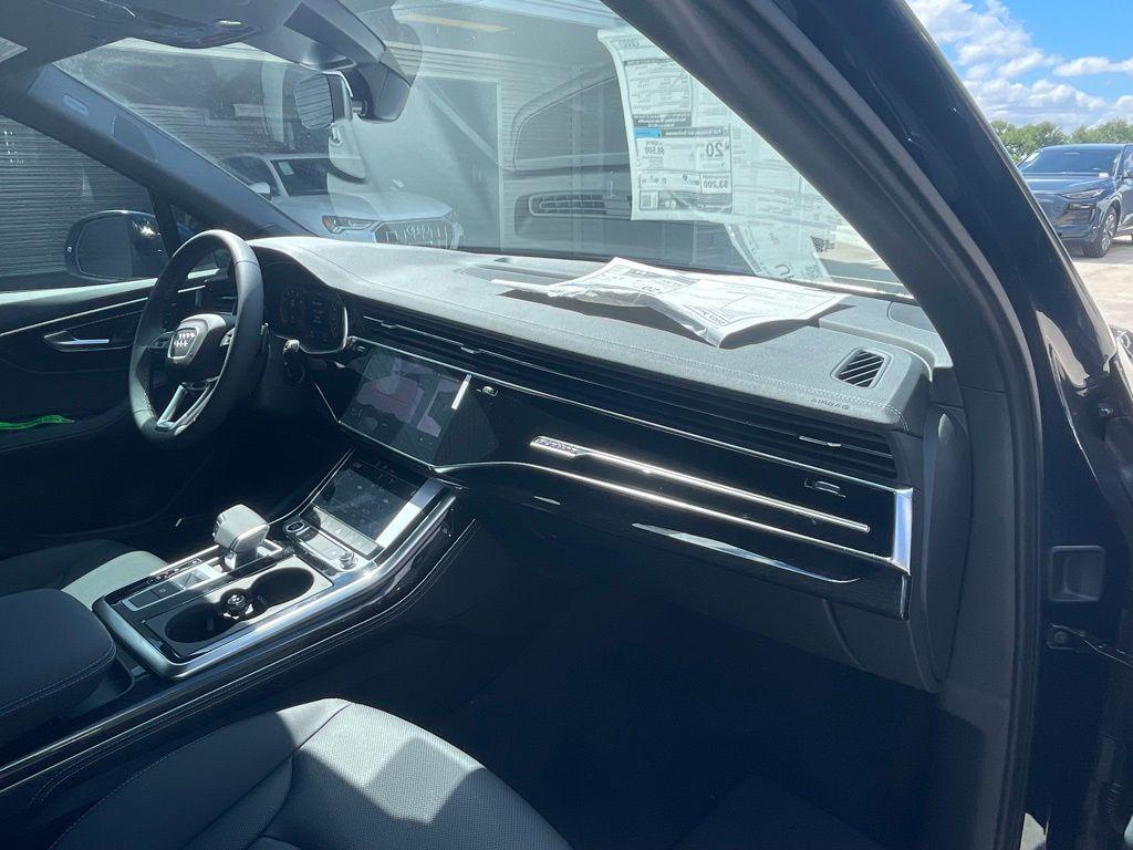 new 2025 Audi Q7 car, priced at $66,769