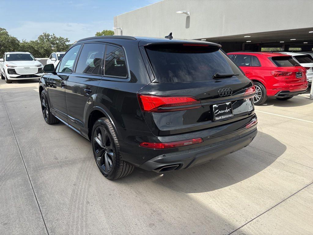 new 2025 Audi Q7 car, priced at $62,718