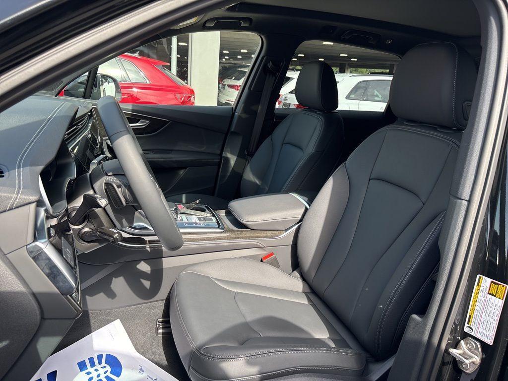 new 2025 Audi Q7 car, priced at $62,718