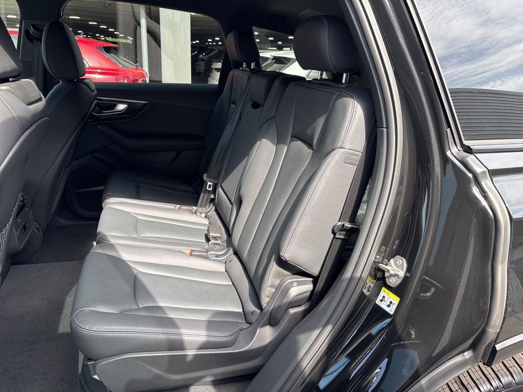 new 2025 Audi Q7 car, priced at $62,718