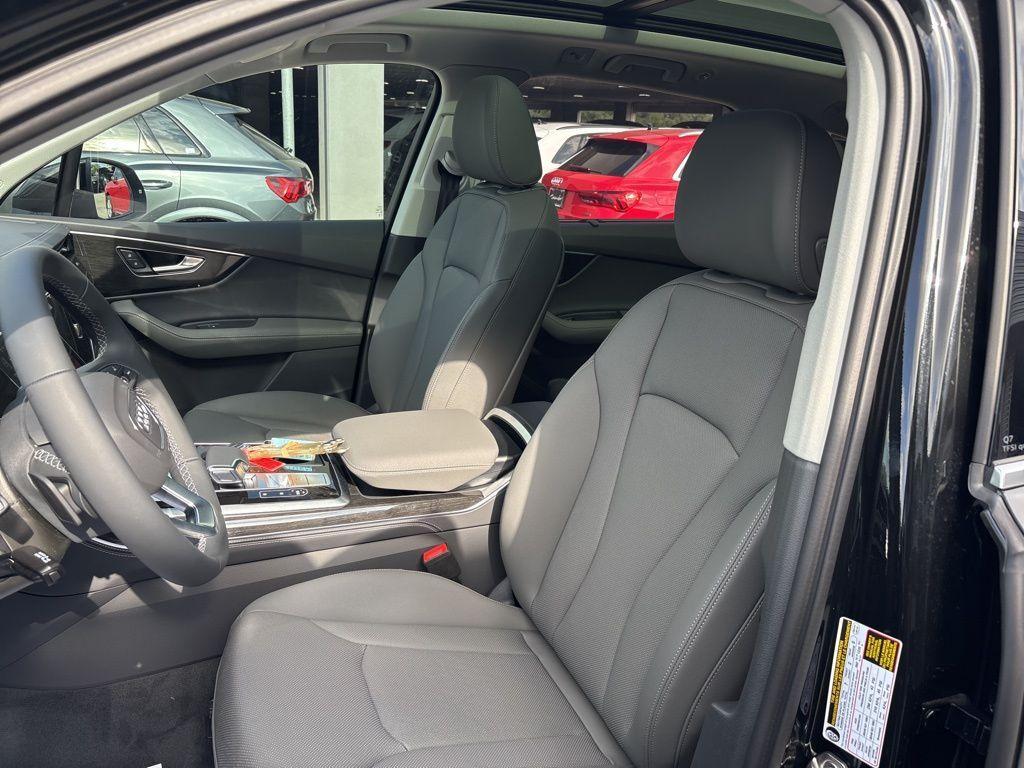 new 2025 Audi Q7 car, priced at $64,480