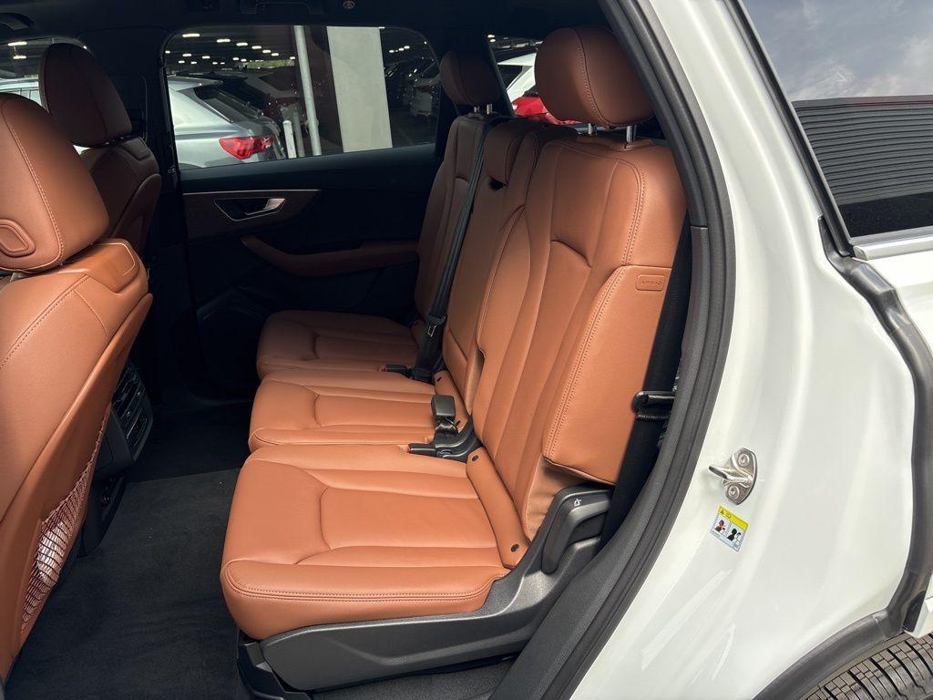 new 2025 Audi Q7 car, priced at $59,013