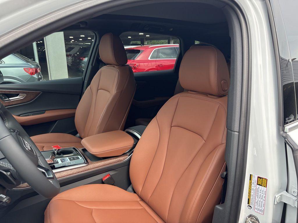new 2025 Audi Q7 car, priced at $59,013