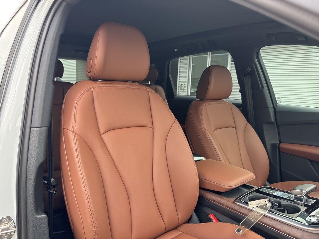 new 2025 Audi Q7 car, priced at $59,013