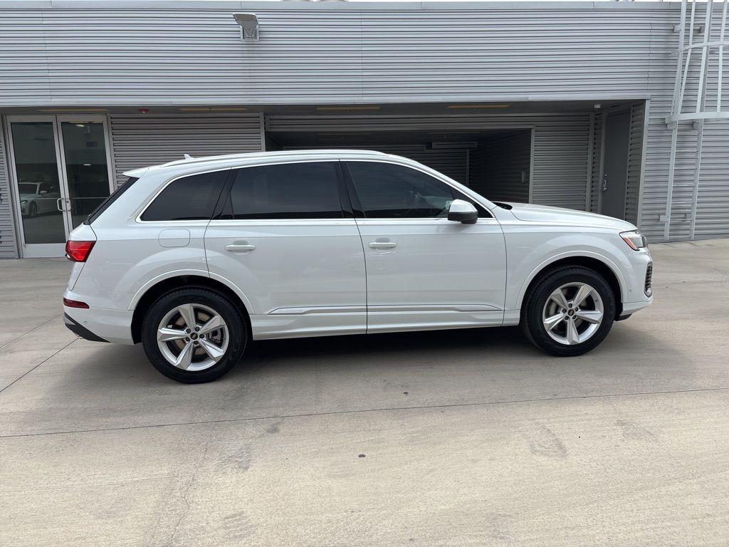 new 2025 Audi Q7 car, priced at $59,013
