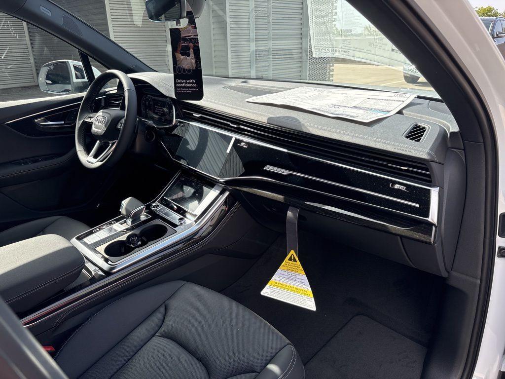 new 2025 Audi Q7 car, priced at $64,361