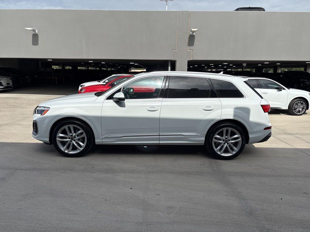 new 2025 Audi Q7 car, priced at $64,361